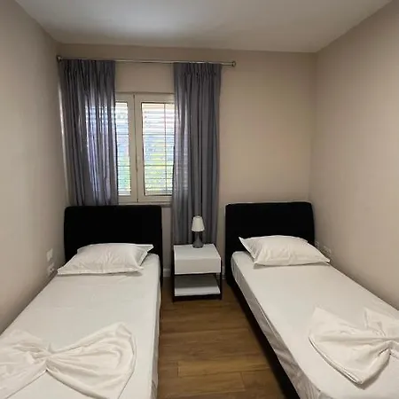 90 Boutique טיראנה